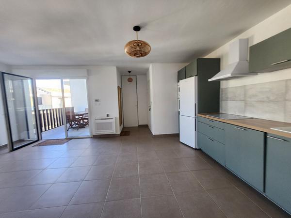 Appartement T3 64 m² avec terrasse, ascenseur et garage à Châteauneuf-de-Gadagne proche L'Isle sur la Sorgue