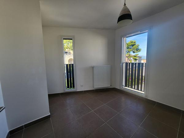 Appartement T3 64 m² avec terrasse, ascenseur et garage à Châteauneuf-de-Gadagne proche L'Isle sur la Sorgue