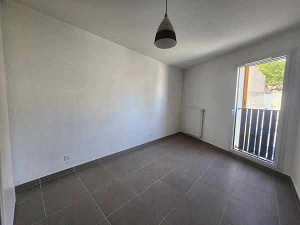 Appartement T3 64 m² avec terrasse, ascenseur et garage à Châteauneuf-de-Gadagne proche L'Isle sur la Sorgue