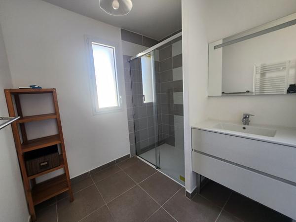 Appartement T3 64 m² avec terrasse, ascenseur et garage à Châteauneuf-de-Gadagne proche L'Isle sur la Sorgue