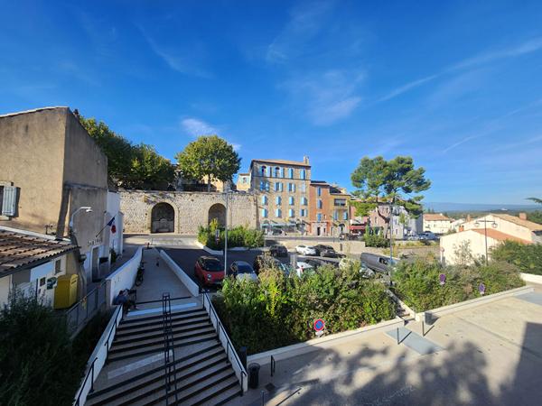 Appartement T3 64 m² avec terrasse, ascenseur et garage à Châteauneuf-de-Gadagne proche L'Isle sur la Sorgue