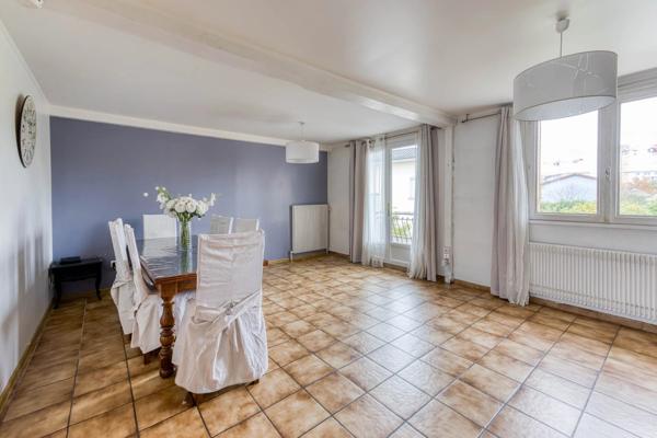 Maison à Peronnas avec de grands volumes