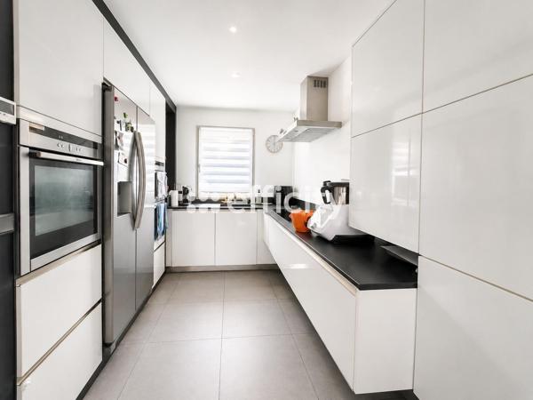 Maison
         6 pièces
        - 121 m² 314 900 € *