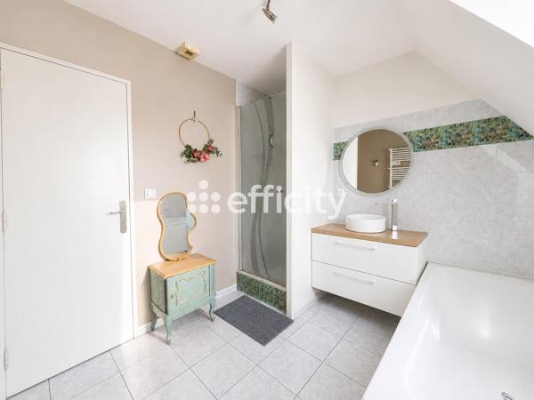 Maison
         6 pièces
        - 121 m² 314 900 € *