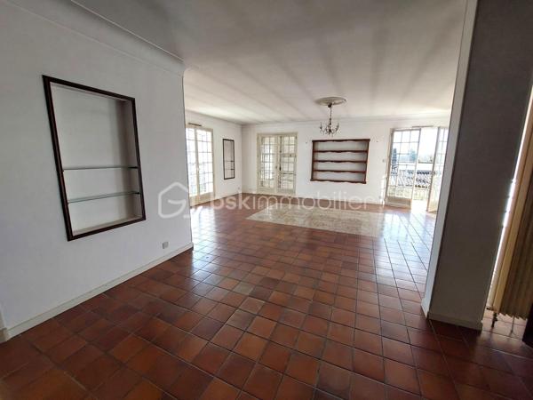 Maison traditionnelle de 300,40 m²