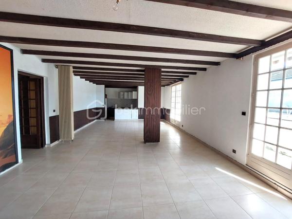 Maison traditionnelle de 300,40 m²