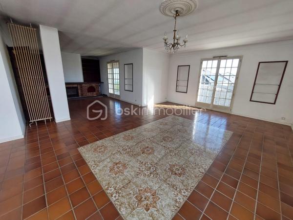 Maison traditionnelle de 300,40 m²