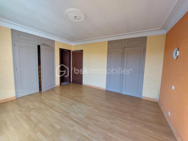 Maison traditionnelle de 300,40 m²