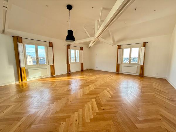 APPARTEMENT LUMINEUX T4 - PLEIN CENTRE-VILLE