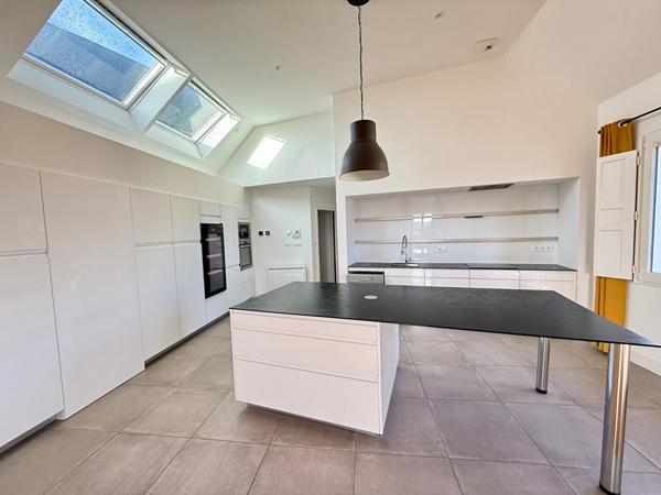 APPARTEMENT LUMINEUX T4 - PLEIN CENTRE-VILLE