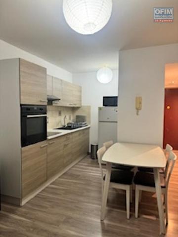 A Louer bel appartement de type F1 meublé résidence le Rembrandt à Sainte Clotilde proche clinique.