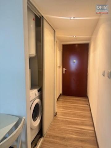 A Louer bel appartement de type F1 meublé résidence le Rembrandt à Sainte Clotilde proche clinique.