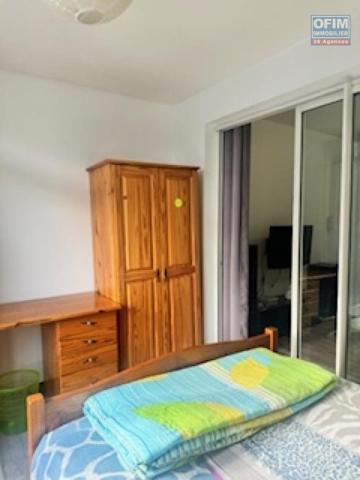 A Louer bel appartement de type F1 meublé résidence le Rembrandt à Sainte Clotilde proche clinique.