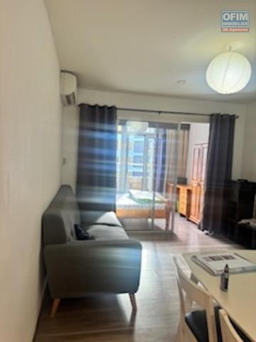 A Louer bel appartement de type F1 meublé résidence le Rembrandt à Sainte Clotilde proche clinique.