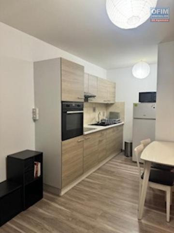A Louer bel appartement de type F1 meublé résidence le Rembrandt à Sainte Clotilde proche clinique.