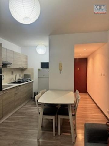 A Louer bel appartement de type F1 meublé résidence le Rembrandt à Sainte Clotilde proche clinique.