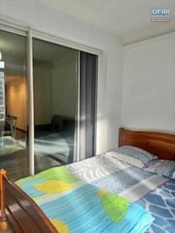 A Louer bel appartement de type F1 meublé résidence le Rembrandt à Sainte Clotilde proche clinique.