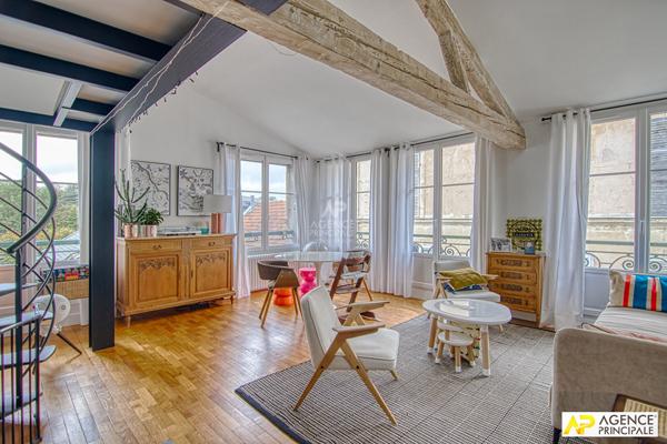 "Versailles Ermitage" Superbe Duplex non meublé de 4 pièces - 91 m² au sol - Dernier étage ! Loyer 2 100 €/mois charges comprises **  - Référence  29184