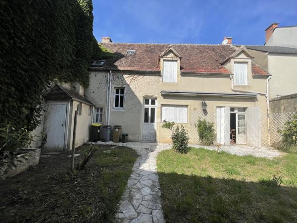 Vente Maison195 m² - 6 Pièces - ST AMAND MONTROND (18200)