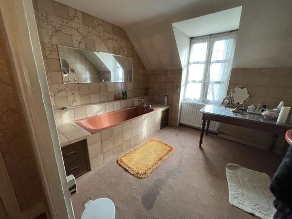 Vente Maison195 m² - 6 Pièces - ST AMAND MONTROND (18200)
