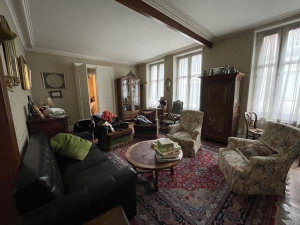 Vente Maison195 m² - 6 Pièces - ST AMAND MONTROND (18200)