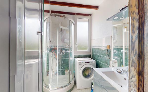 Appartement à vendre    3 pièces • 60 m2 Décines-Charpieu