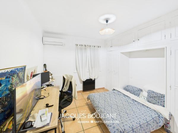 Maison divisée en 4 appartements – 230 m² – Terrain 1 600 m² – Mezzavia, Ajaccio