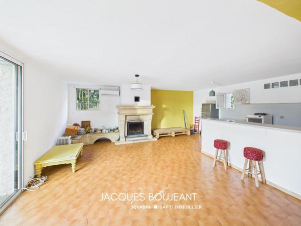 Maison divisée en 4 appartements – 230 m² – Terrain 1 600 m² – Mezzavia, Ajaccio