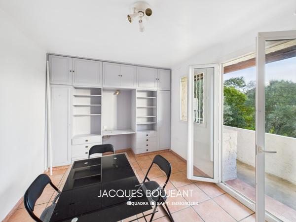 Maison divisée en 4 appartements – 230 m² – Terrain 1 600 m² – Mezzavia, Ajaccio