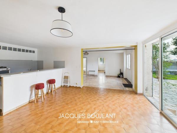 Maison divisée en 4 appartements – 230 m² – Terrain 1 600 m² – Mezzavia, Ajaccio