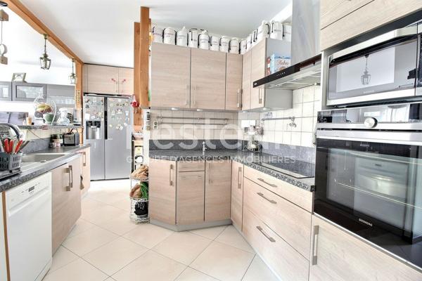 Appartement Courbevoie 4 pièces 76.54 m2 DPE C balcon gardien proche écoles transports et commerces