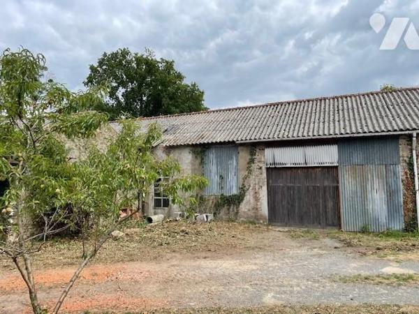 En hameau, au calme, dépendances à réhabiliter, 193m²