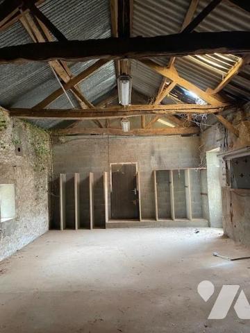 En hameau, au calme, dépendances à réhabiliter, 193m²