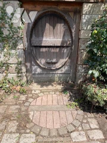 En hameau, au calme, dépendances à réhabiliter, 193m²