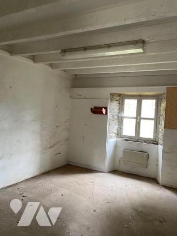 En hameau, au calme, dépendances à réhabiliter, 193m²