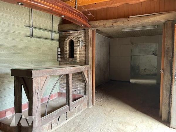 En hameau, au calme, dépendances à réhabiliter, 193m²