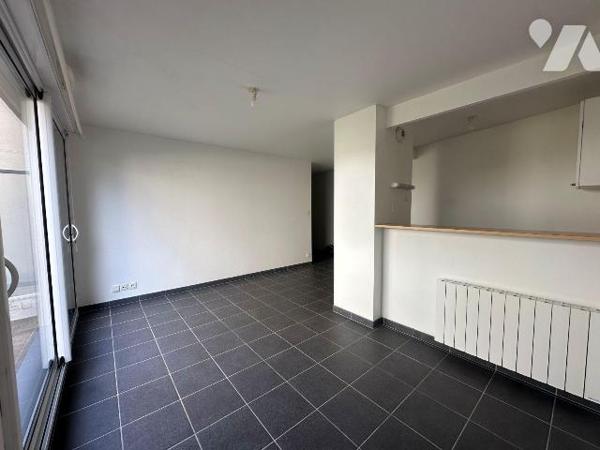 A VENDRE PERROS-GUIREC, centre-ville Appartement de 46.30m² habitable de type 2 avec kitchenett...