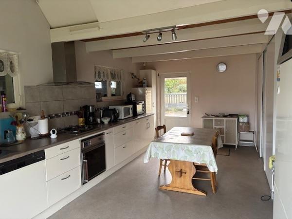 Maion de ville agréable , spacieuse et lumineuse, bien agencée, A visiter rapidement!!