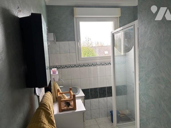 Maion de ville agréable , spacieuse et lumineuse, bien agencée, A visiter rapidement!!