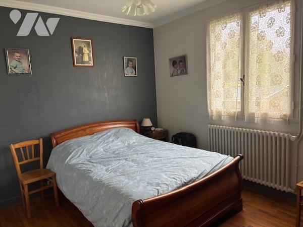 Maion de ville agréable , spacieuse et lumineuse, bien agencée, A visiter rapidement!!