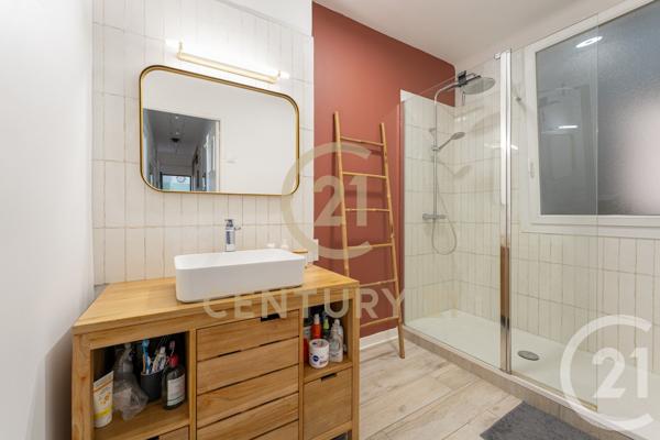 Appartement F3 à vendre  3 pièces - 80 m 2   MARSEILLE  - 13004