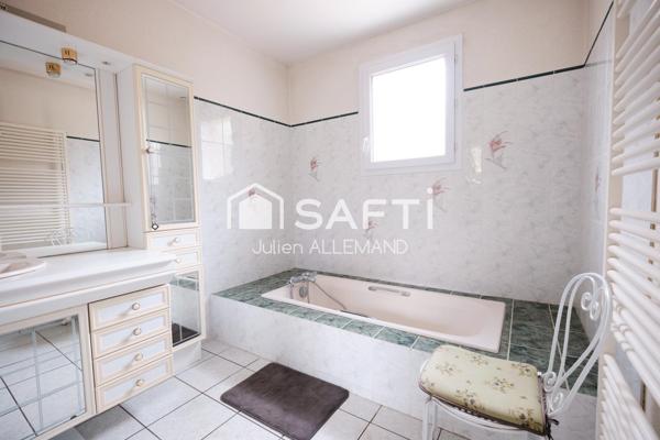 Maison contemporaine et familiale dans un quartier résidentiel !