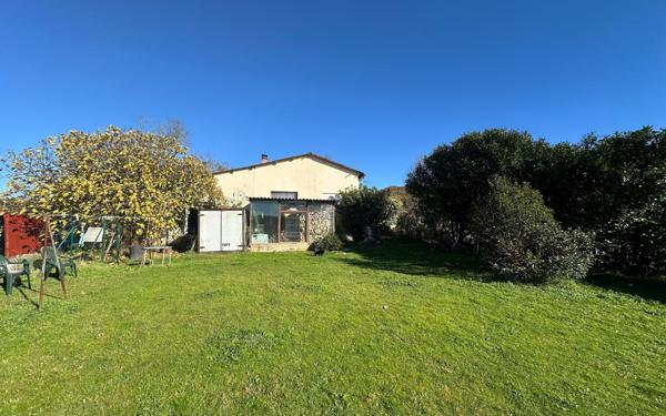 Immeuble à vendre    8 pièces •  Claveyson