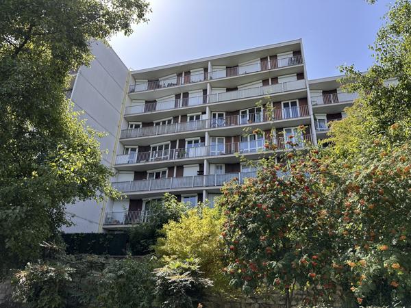 Créteil (94000) À Vendre – Beau 2 pièces avec balcon et parking – Créteil Village / Église