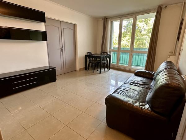 Créteil (94000) À Vendre – Beau 2 pièces avec balcon et parking – Créteil Village / Église