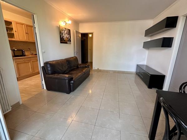 Créteil (94000) À Vendre – Beau 2 pièces avec balcon et parking – Créteil Village / Église