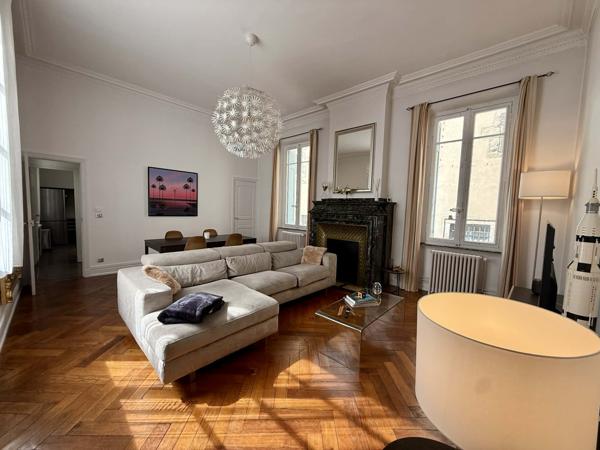 CARCASSONNE ELEGANT APPARTEMENT HAUSMANNIEN