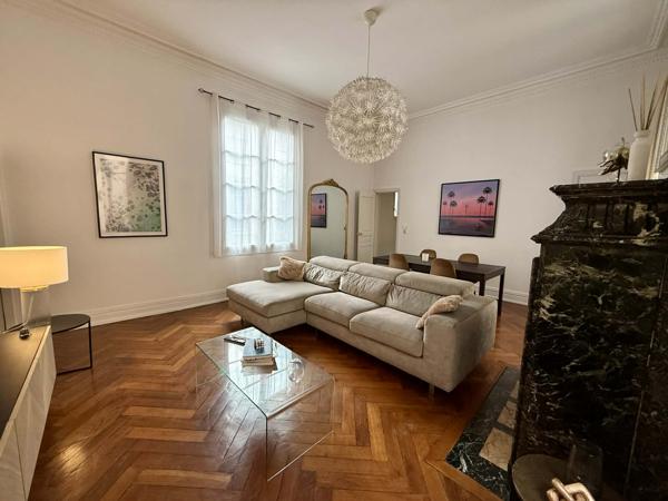 CARCASSONNE ELEGANT APPARTEMENT HAUSMANNIEN