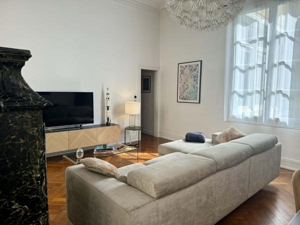 CARCASSONNE ELEGANT APPARTEMENT HAUSMANNIEN