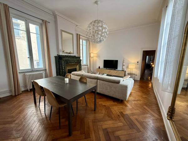 CARCASSONNE ELEGANT APPARTEMENT HAUSMANNIEN